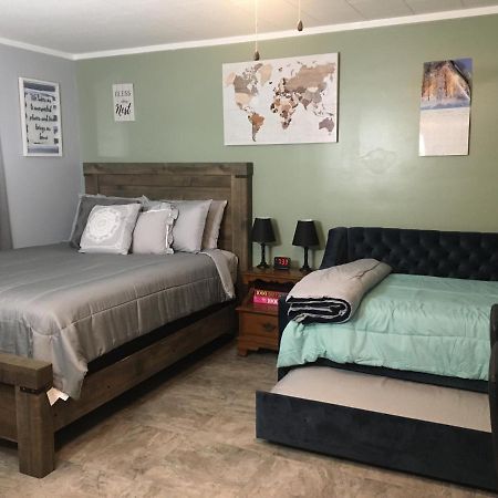 Home Away From Home, Recently Renovated North Troy Buitenkant foto