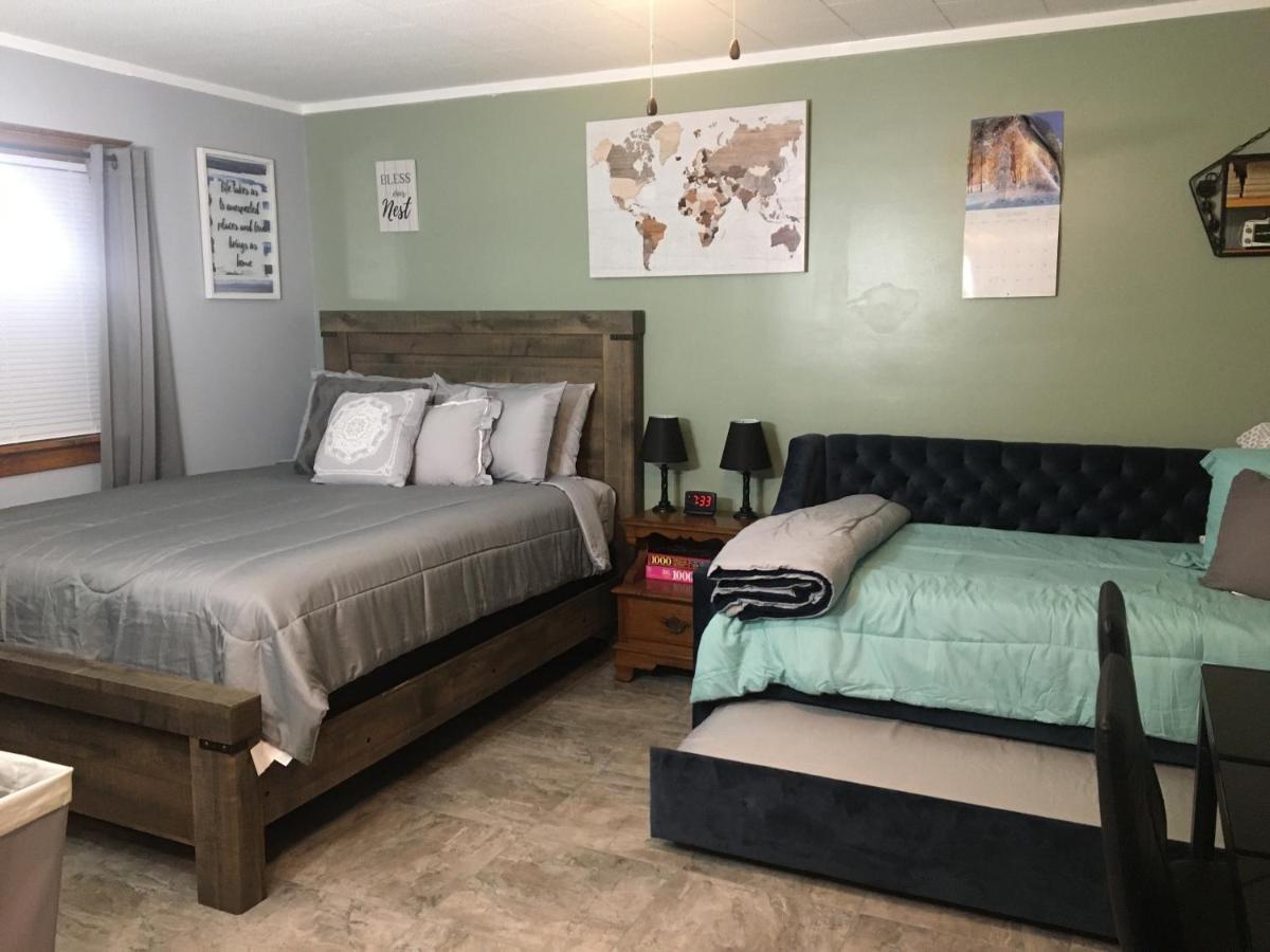 Home Away From Home, Recently Renovated North Troy Buitenkant foto