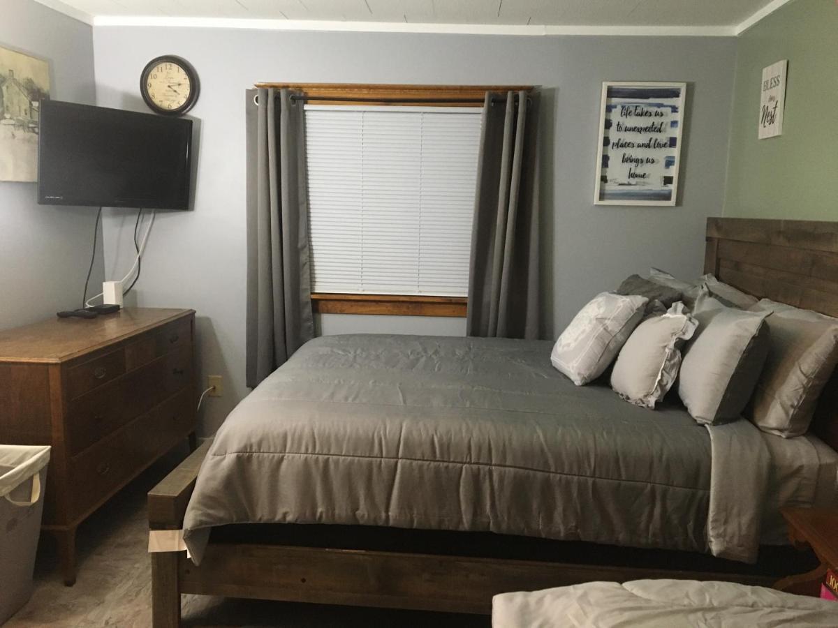 Home Away From Home, Recently Renovated North Troy Buitenkant foto